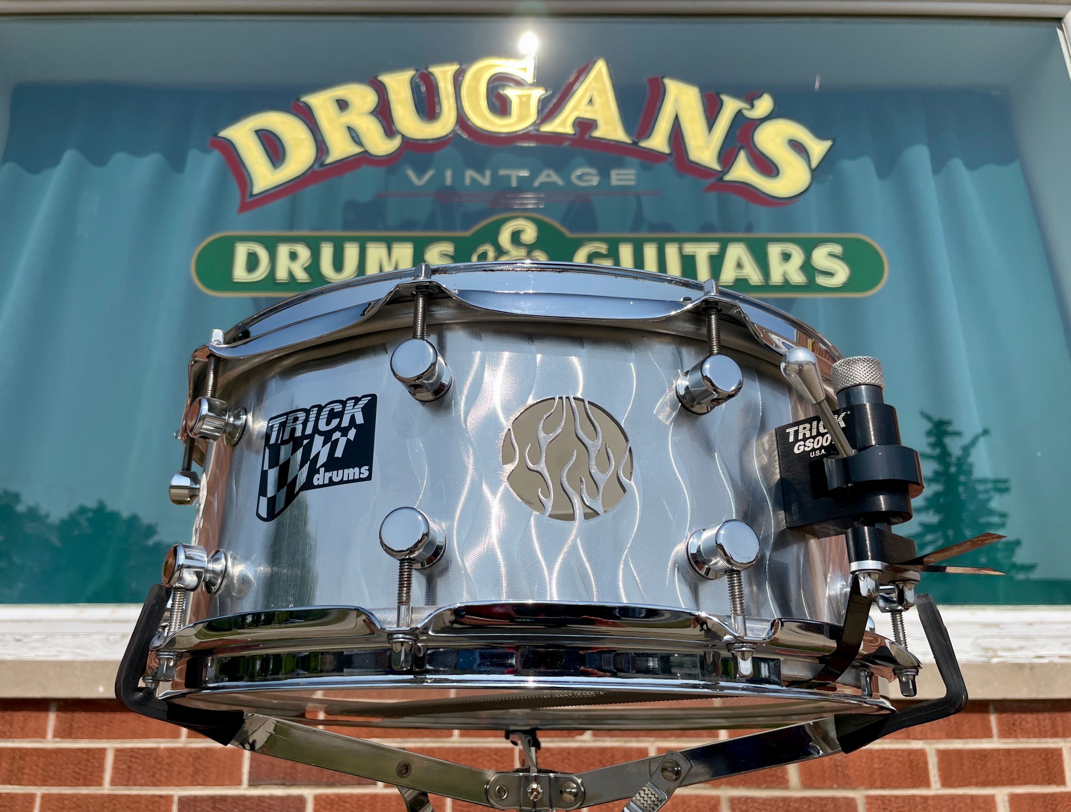 Vented deals snare drum