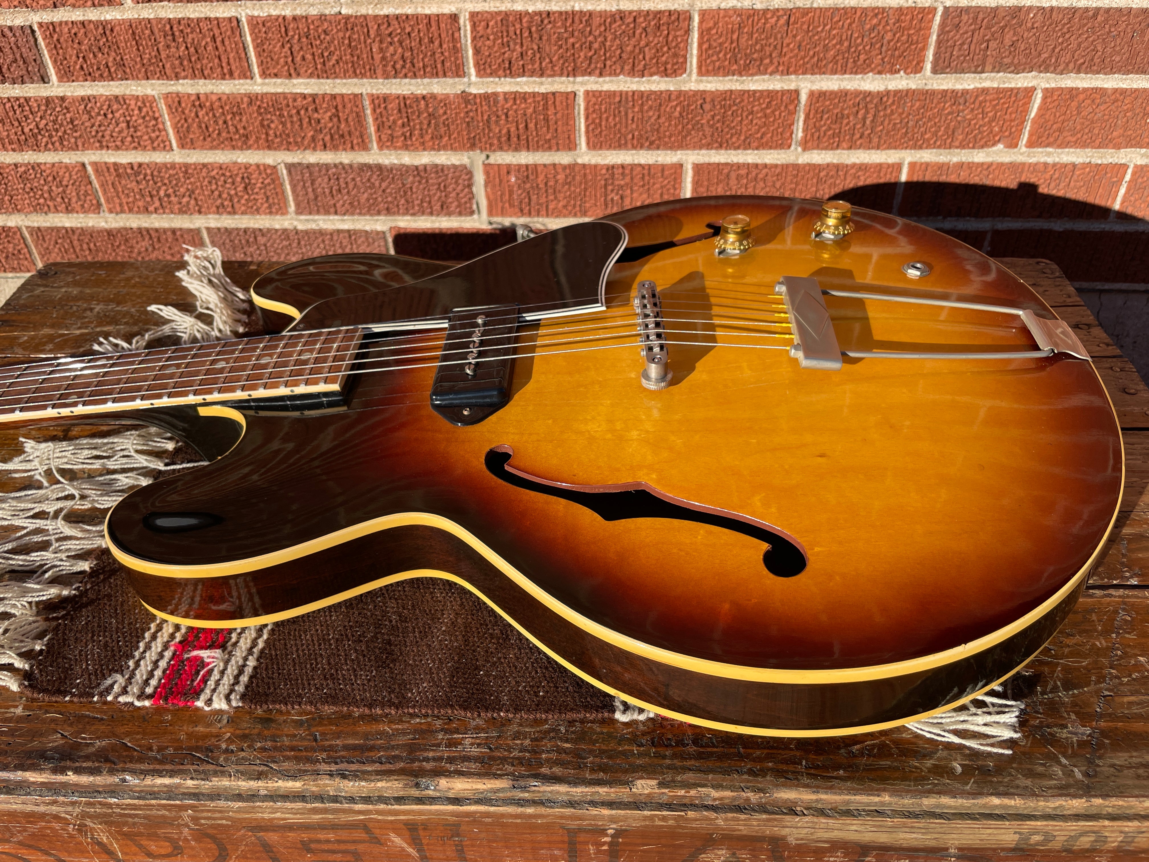 1962 Gibson ES-330T Hollowbody Electric Guitar Sunburst ES330