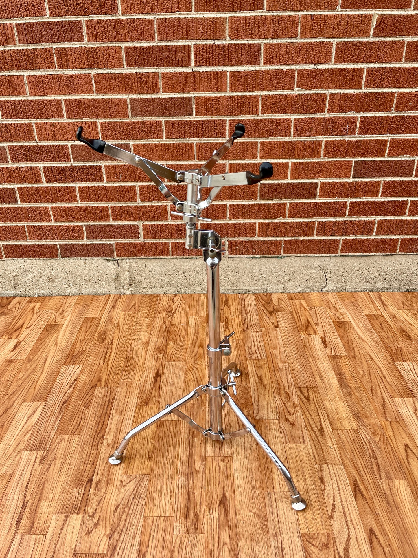 1976 Ludwig No. 1374 Atlas Snare Drum Stand Swivel Feet