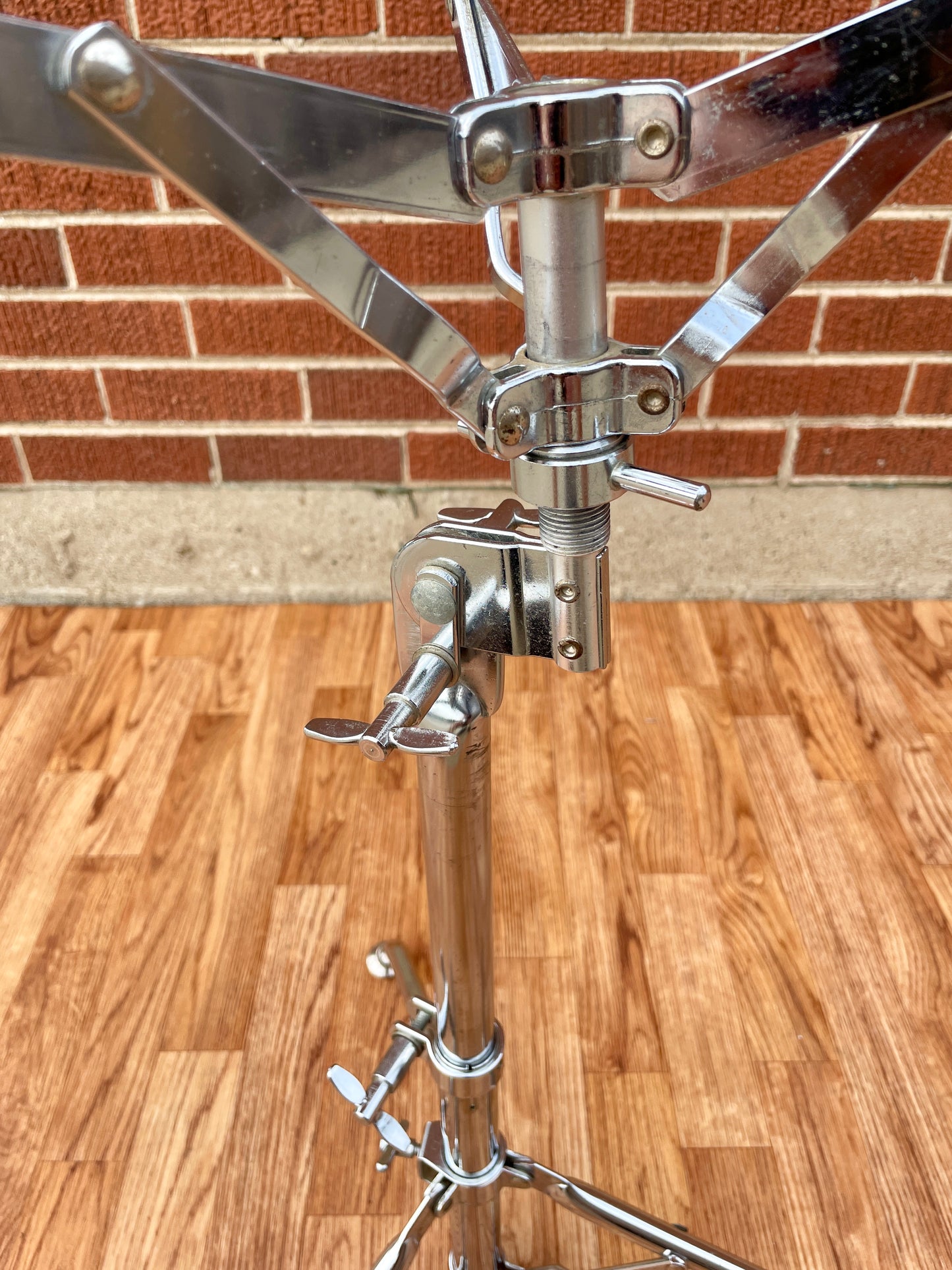 1976 Ludwig No. 1374 Atlas Snare Drum Stand Swivel Feet