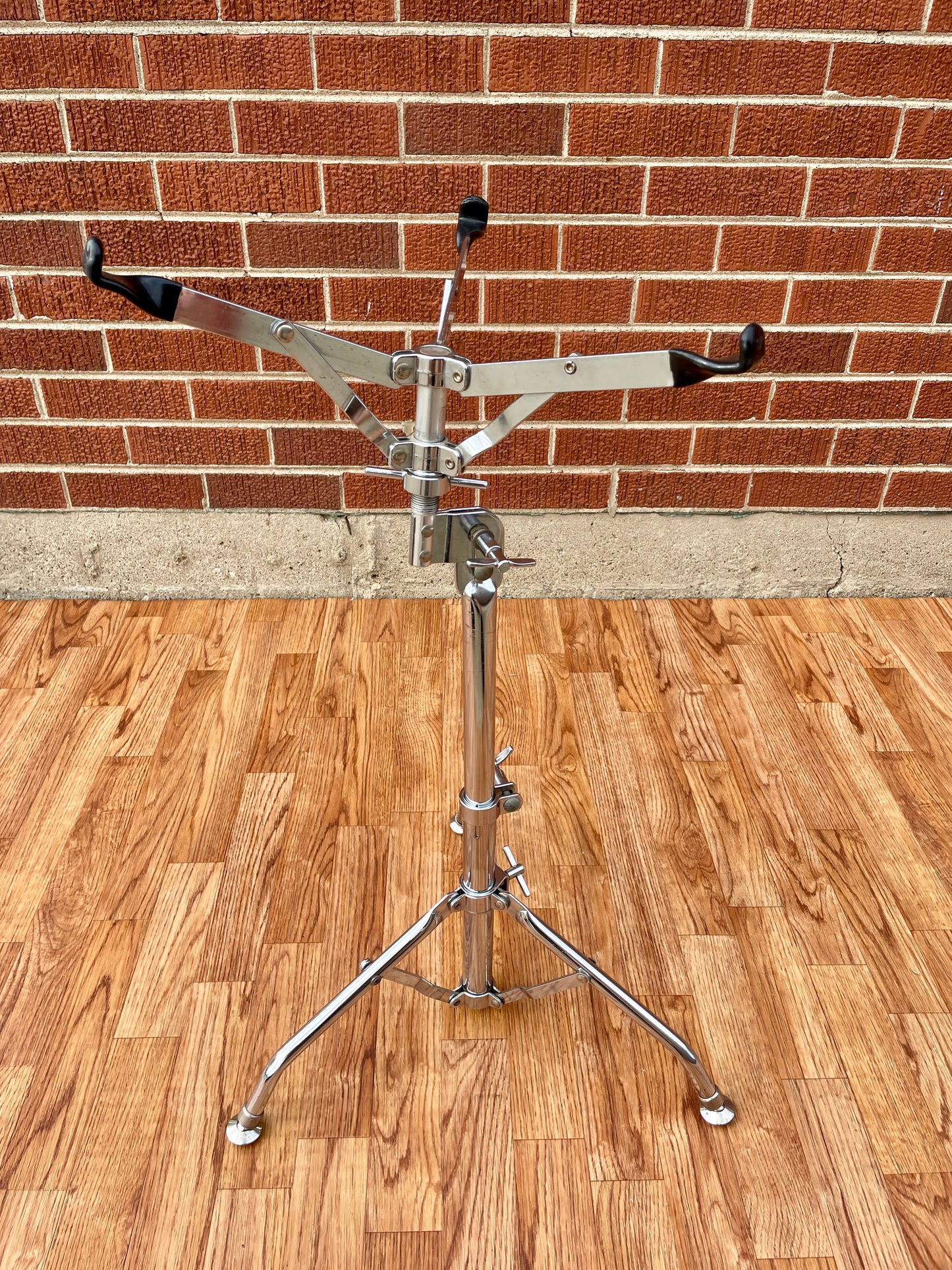 1976 Ludwig No. 1374 Atlas Snare Drum Stand Swivel Feet