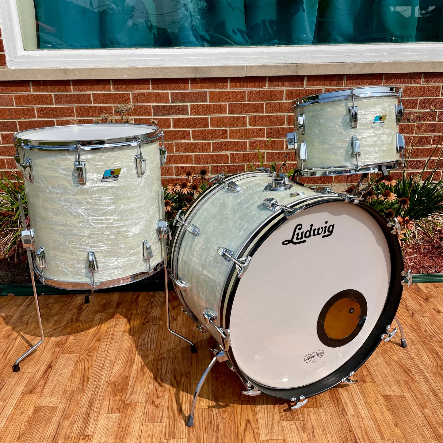 1970s Ludwig Super Classic Drum Set White Marine Pearl 22/13/16