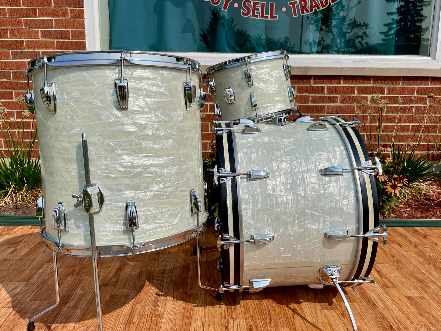 1970s Ludwig Super Classic Drum Set White Marine Pearl 22/13/16