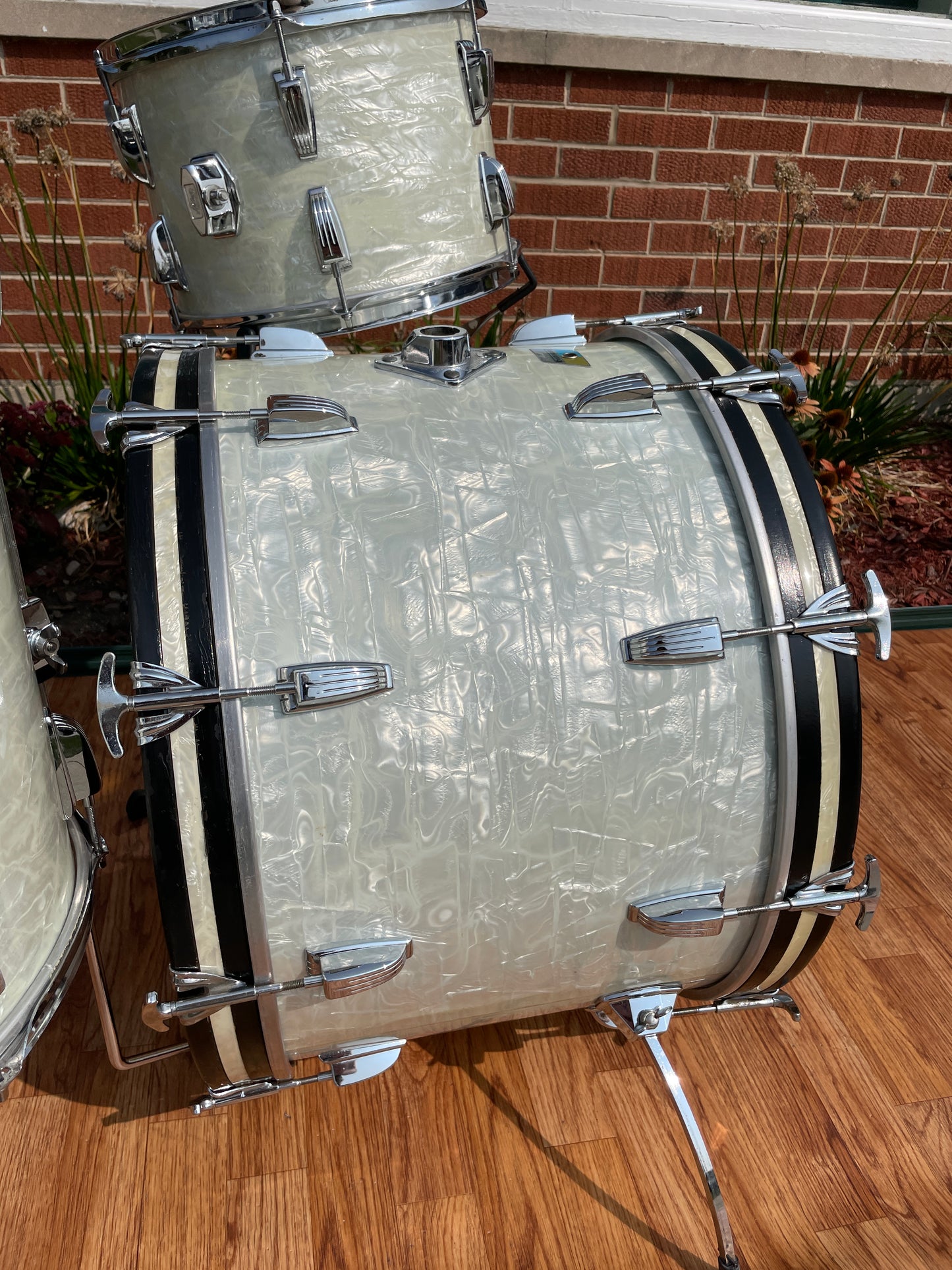 1970s Ludwig Super Classic Drum Set White Marine Pearl 22/13/16