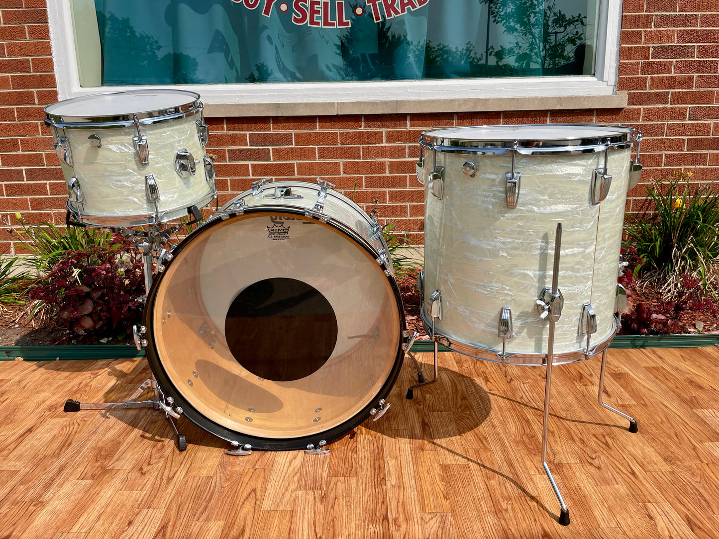 1970s Ludwig Super Classic Drum Set White Marine Pearl 22/13/16