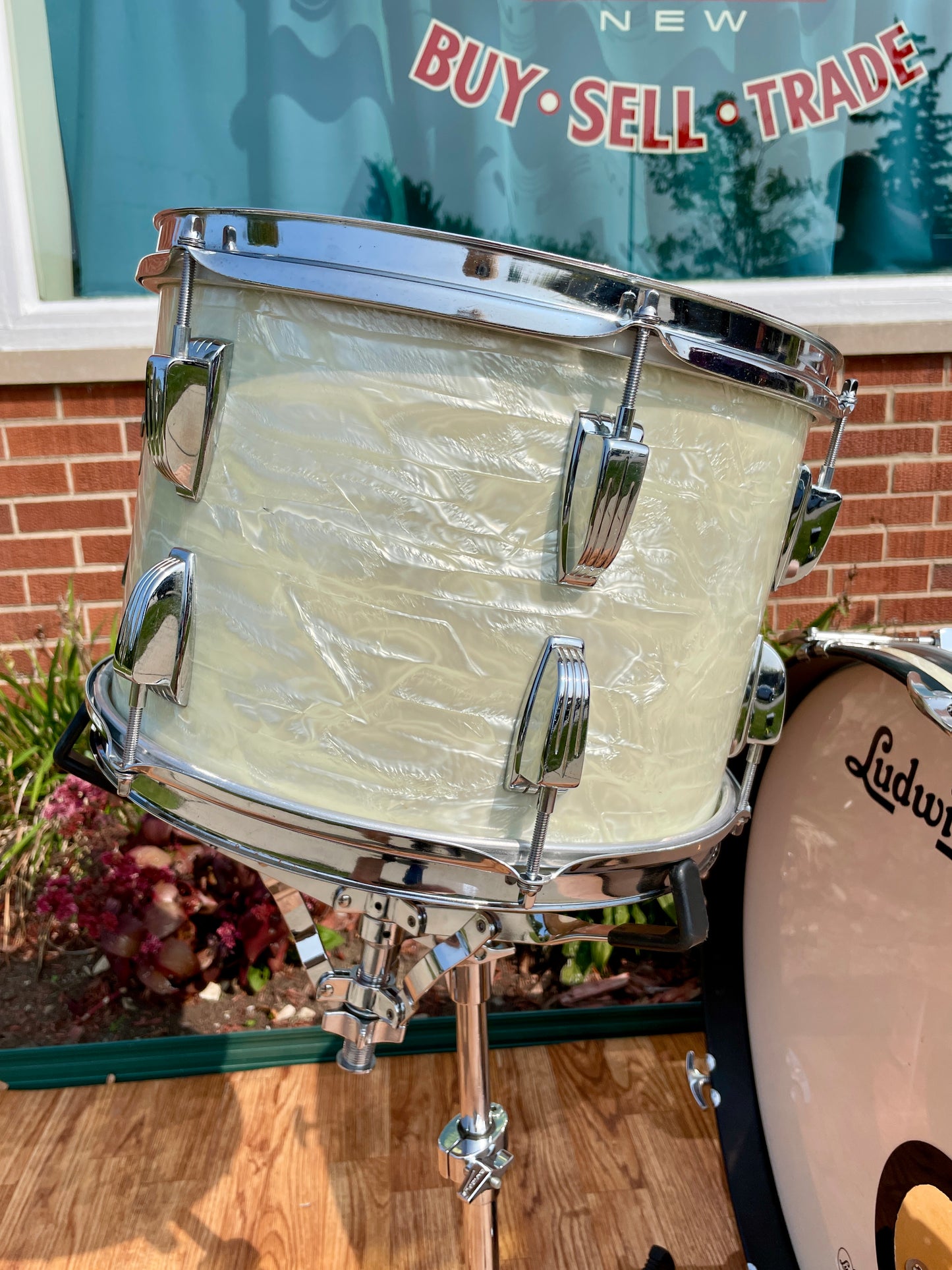 1970s Ludwig Super Classic Drum Set White Marine Pearl 22/13/16