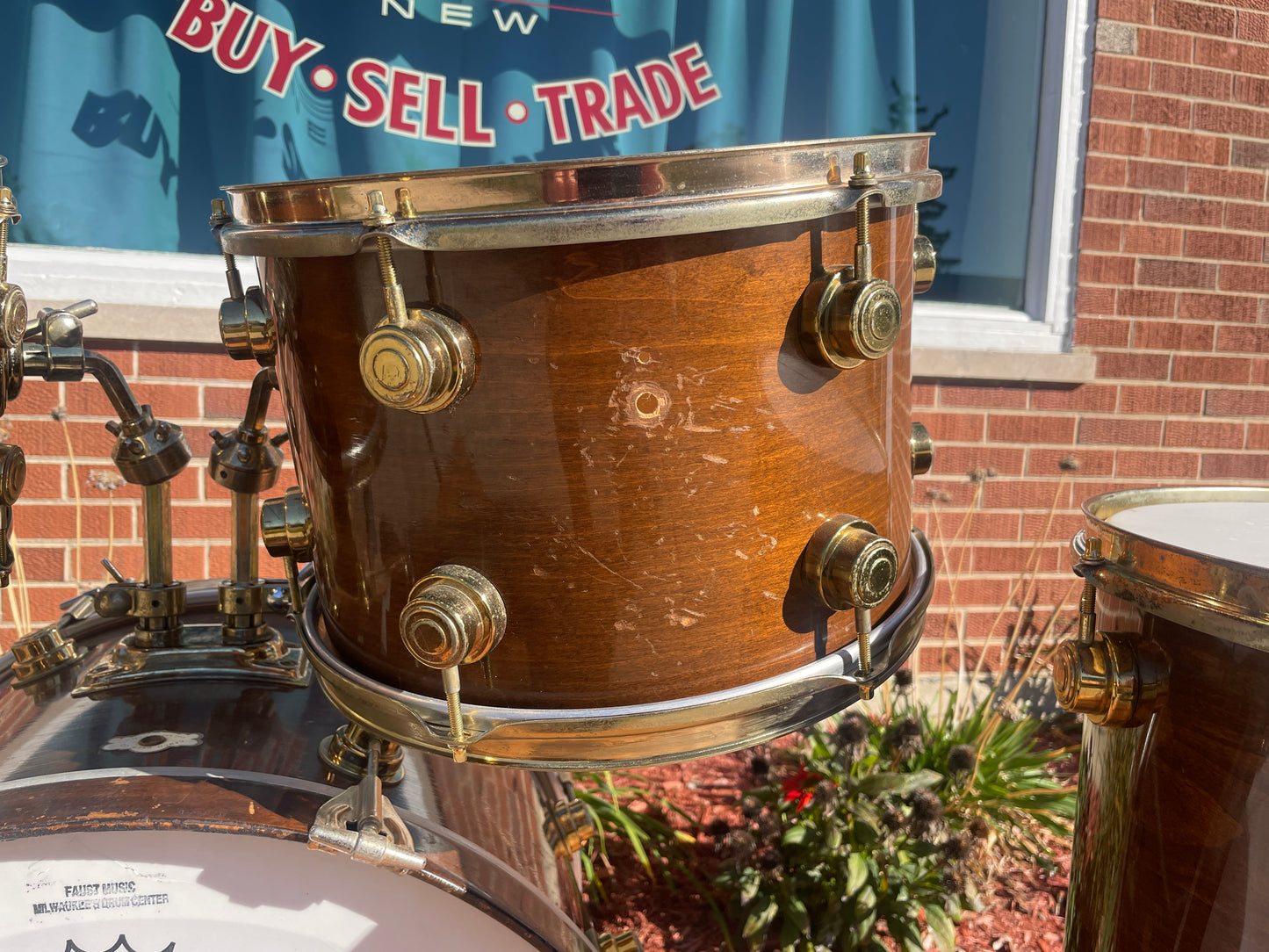 1970s Camco Los Angeles C-500 Drum Set Walnut 22/12/13/16 Gold Hardware LA