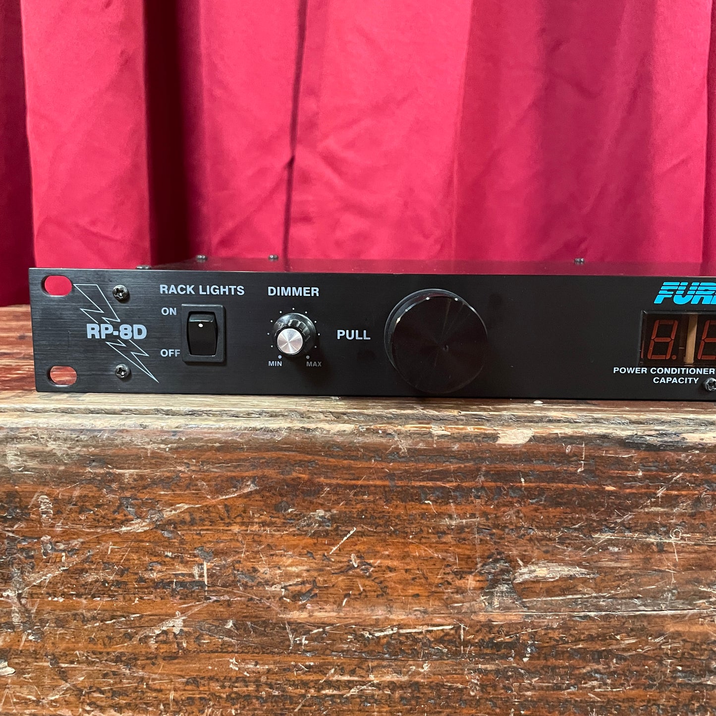 Furman RP-8D Rack Power Conditioner and Light Module with Meter