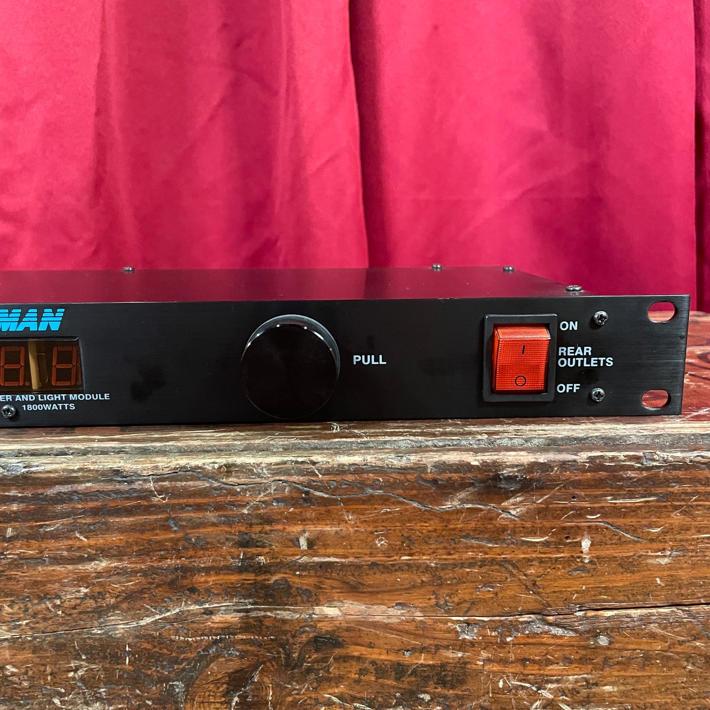 Furman RP-8D Rack Power Conditioner and Light Module with Meter