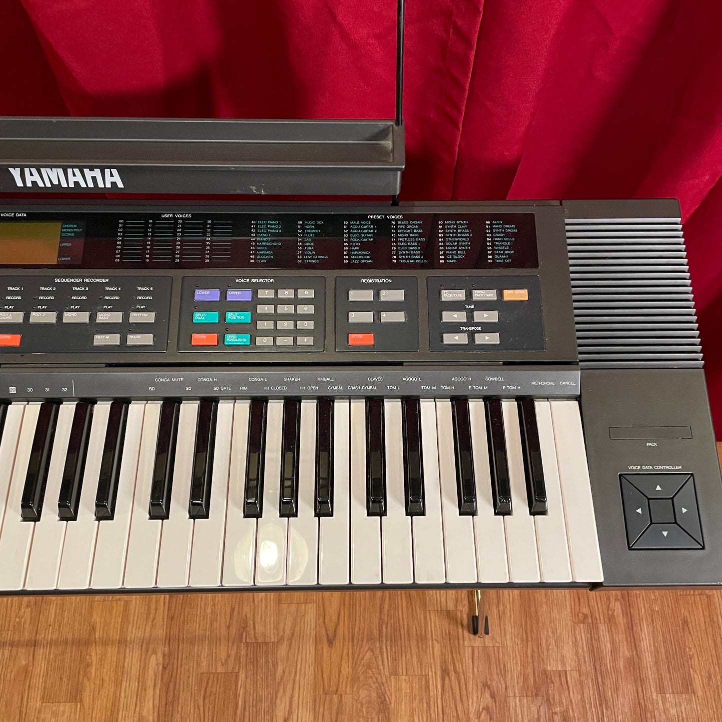 Yamaha DSR-2000 FM Synthesizer Keyboard w/ Original Stand