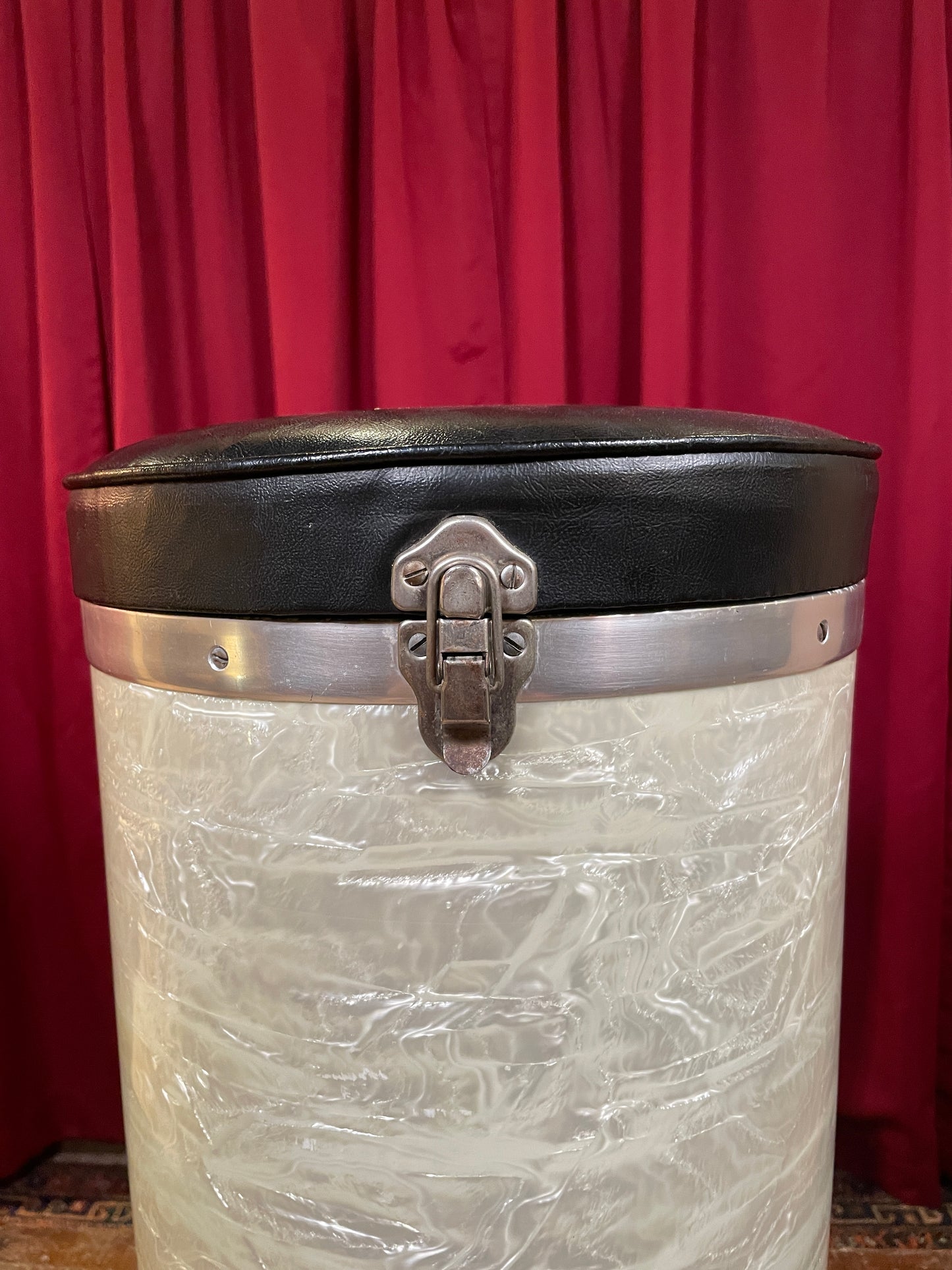 1960s Ludwig Canister Throne No. 1027 White Marine Pearl w/ Black Top Seat Case