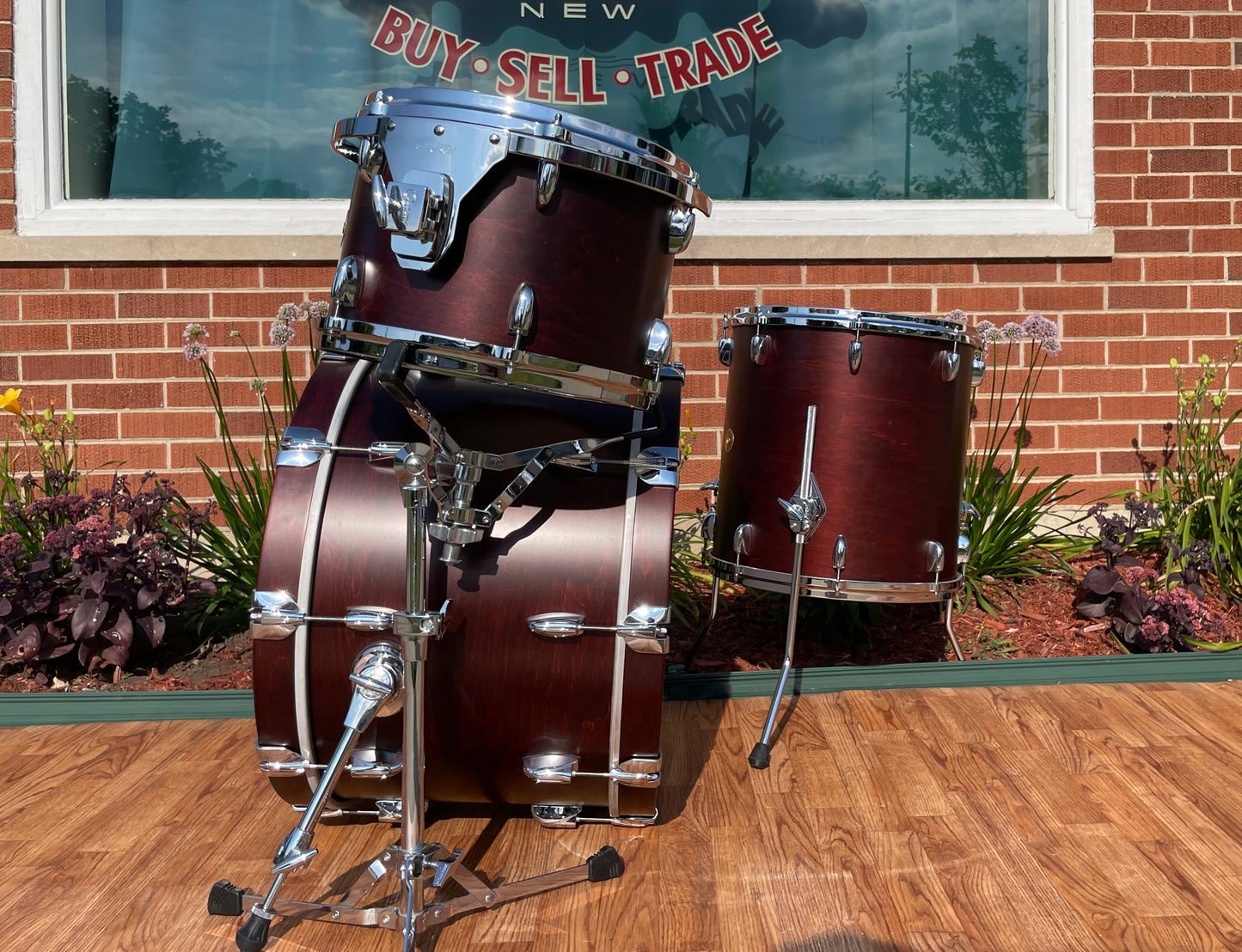 Gretsch USA Custom Drum Set Satin Walnut 22/13/16