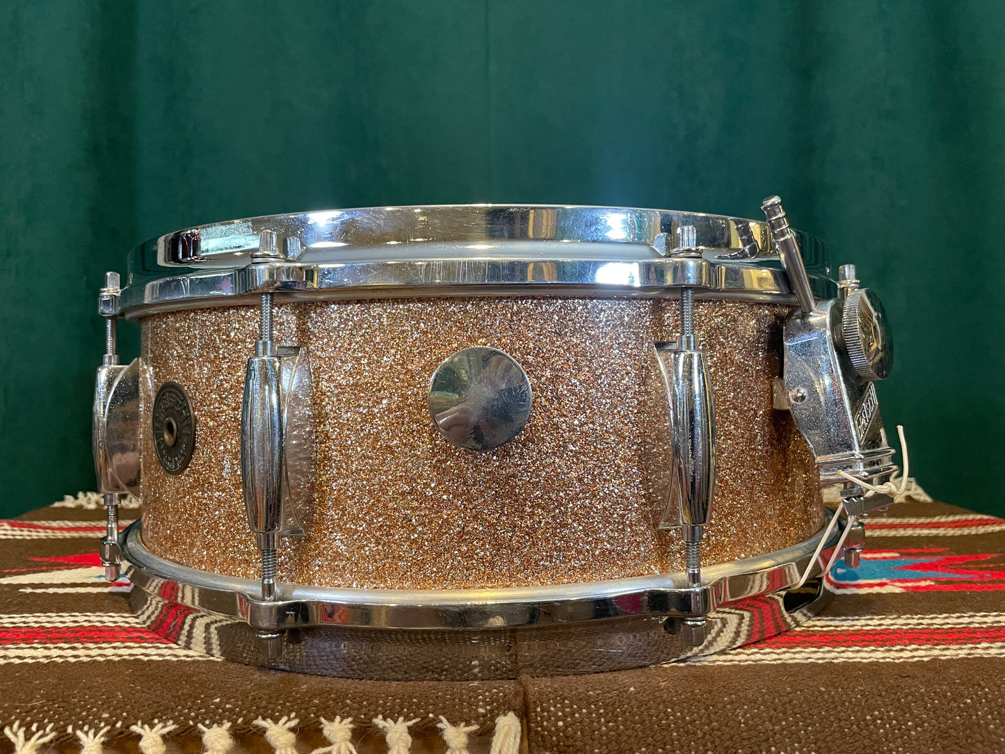 1962 Gretsch 5.5x14 No. 4157 Name Band Snare Drum Champagne Sparkle Round Badge