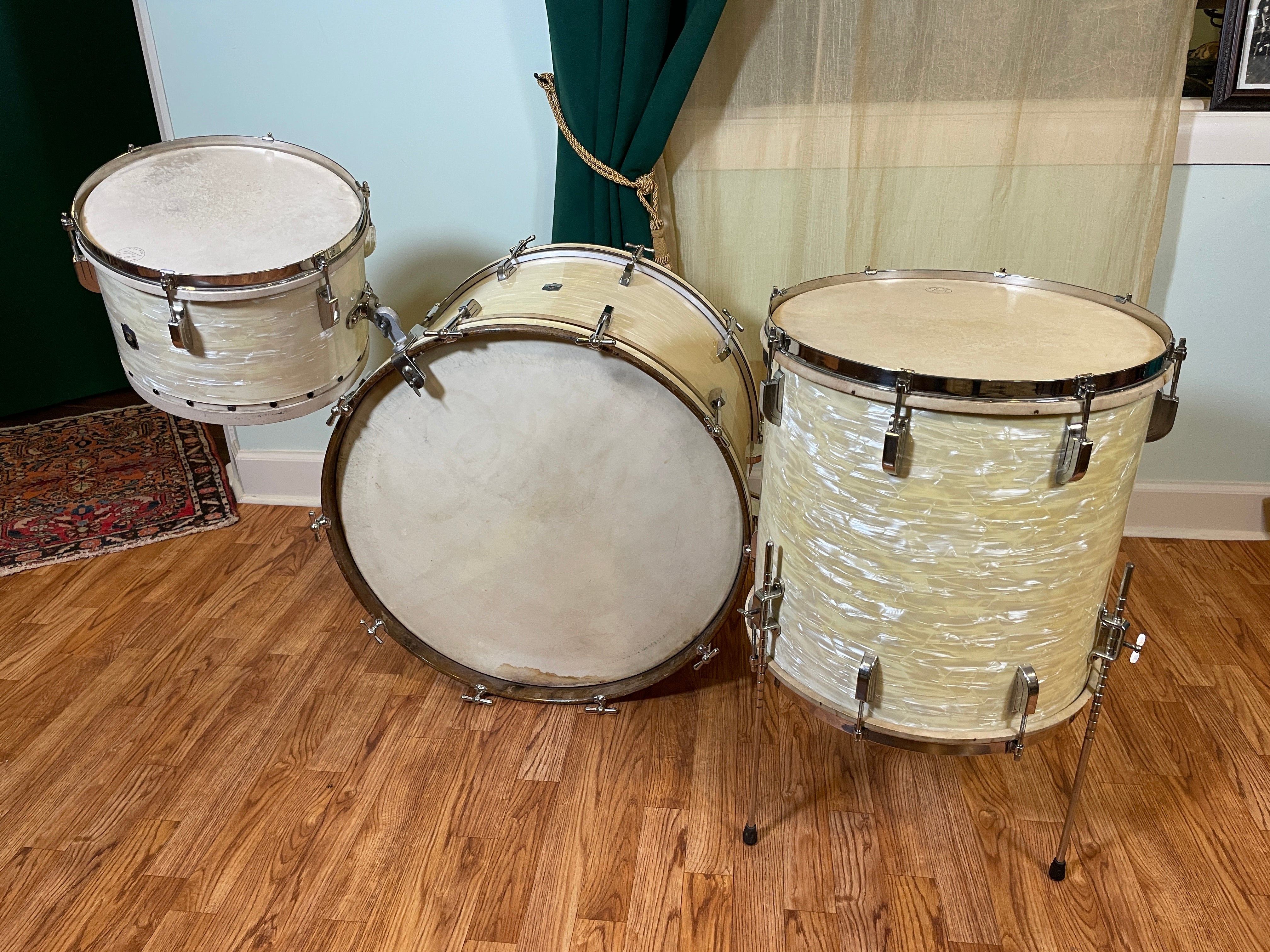 1940 Leedy Drum Set White Marine Pearl1940 Leedy Drum Set White Marine Pearl  