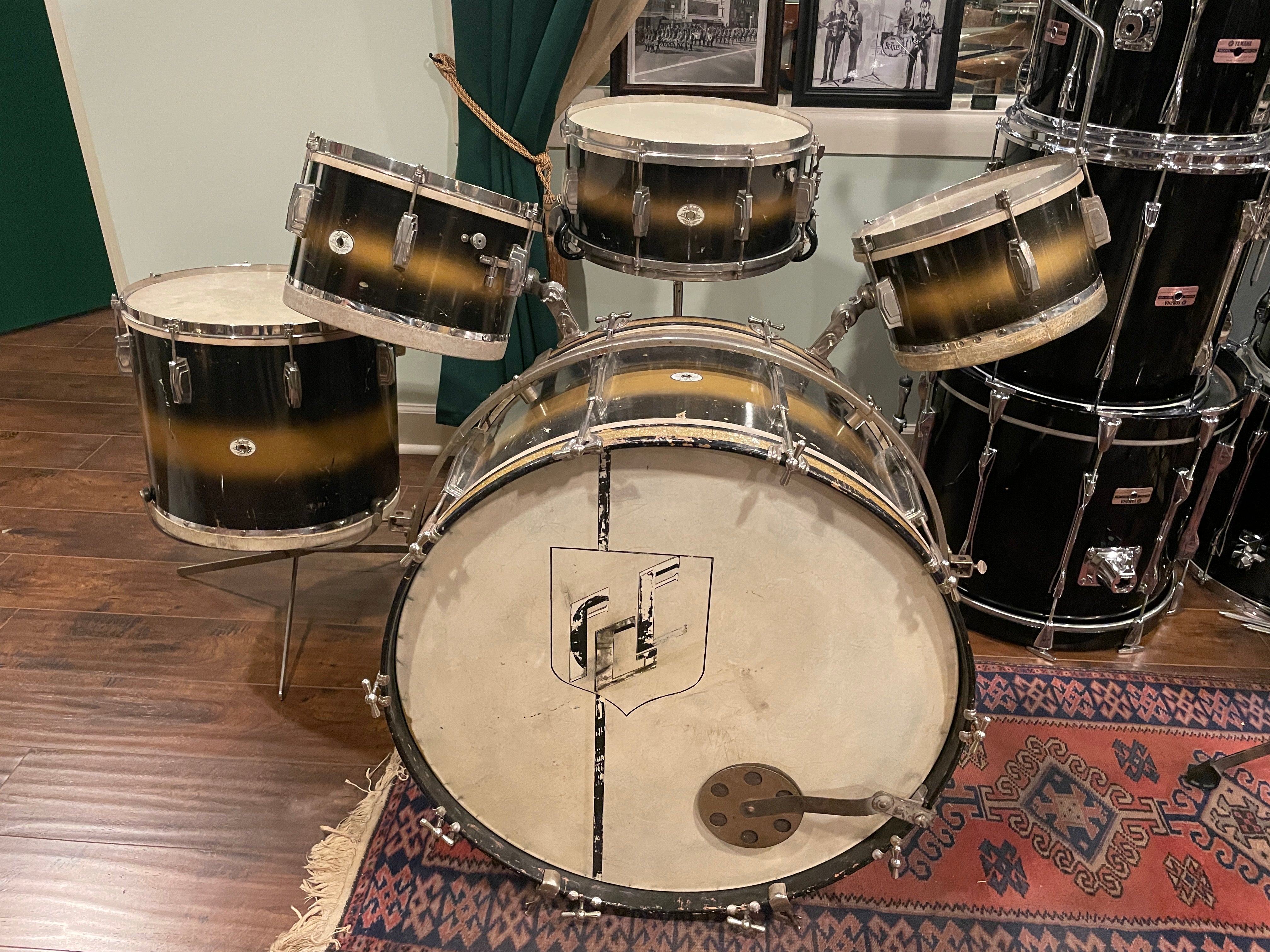 Set Drum Pra-Perang Sensasi Ayunan LudwigSet Drum Pra-Perang Sensasi Ayunan Ludwig  