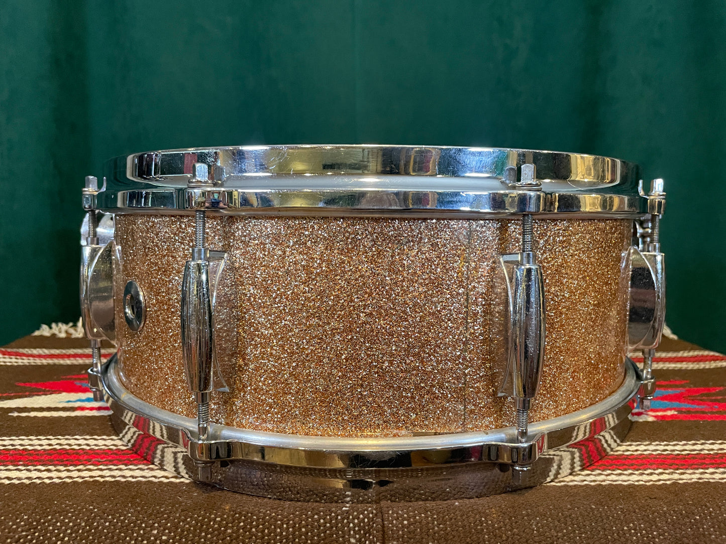 1962 Gretsch 5.5x14 No. 4157 Name Band Snare Drum Champagne Sparkle Round Badge