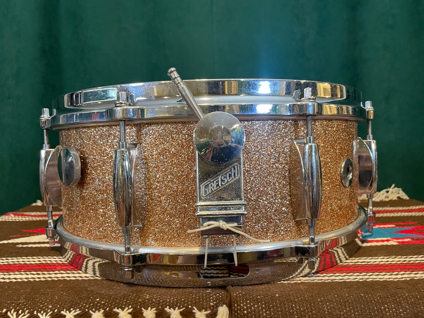 1962 Gretsch 5.5x14 No. 4157 Name Band Snare Drum Champagne Sparkle Round Badge