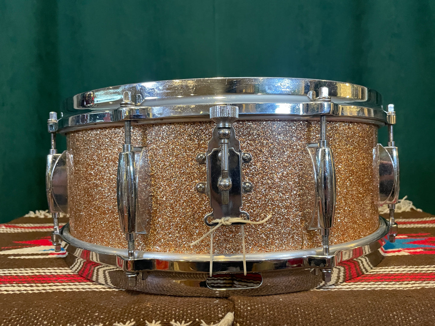 1962 Gretsch 5.5x14 No. 4157 Name Band Snare Drum Champagne Sparkle Round Badge