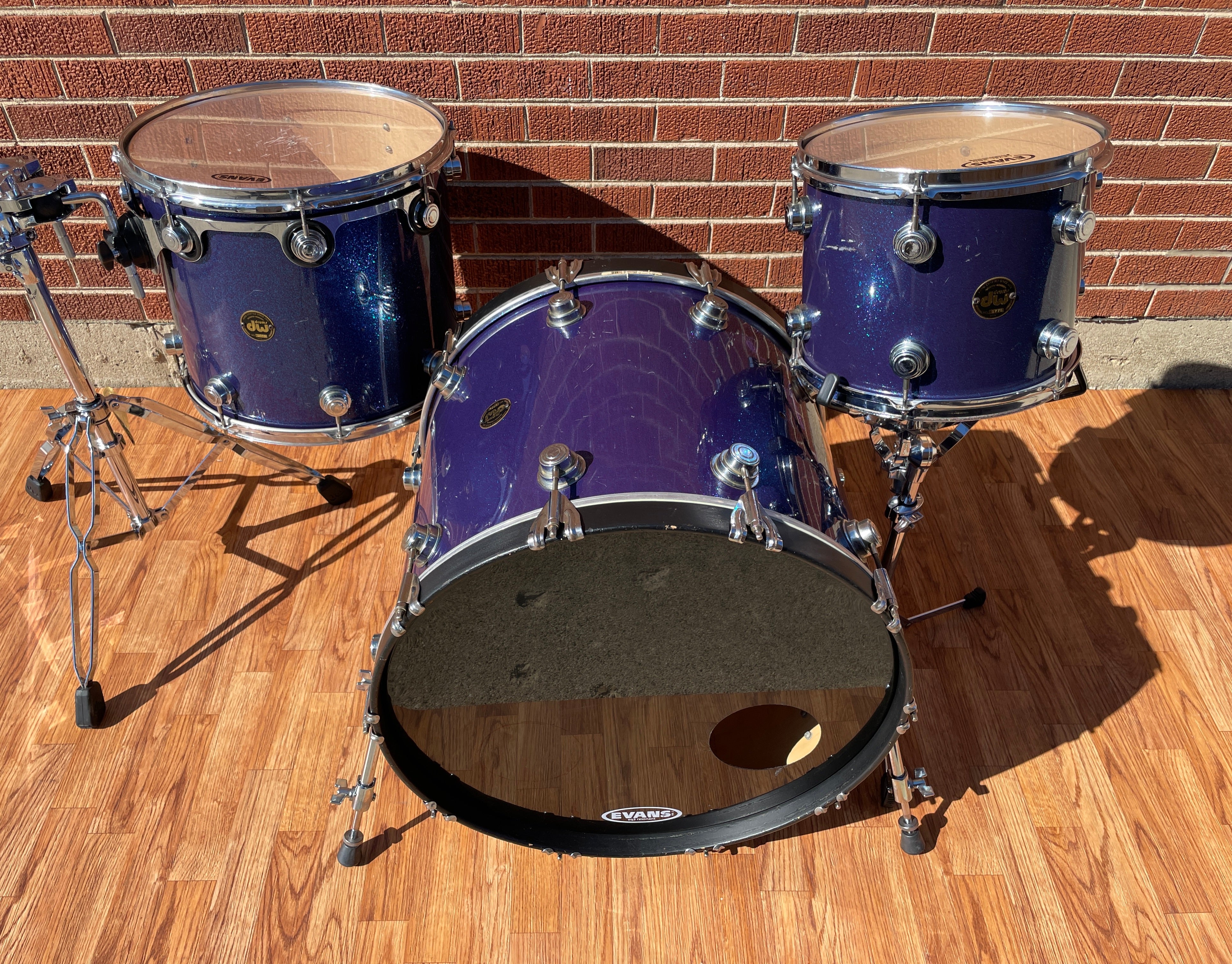 DW Drum Set Blue/Purple Sparkle DrumDW Drum Set Blue/Purple Sparkle Drum  