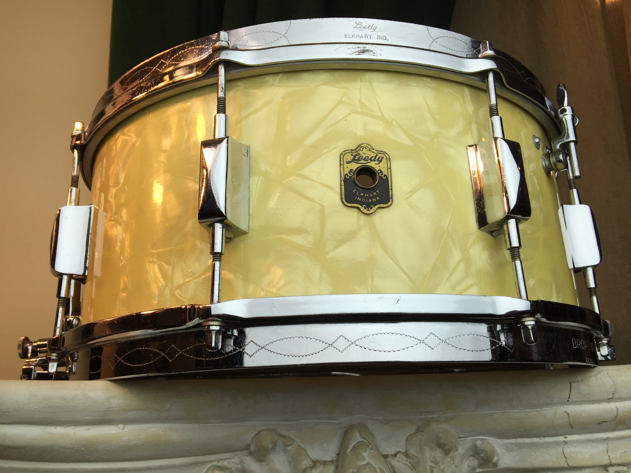 Leedy deals broadway snare